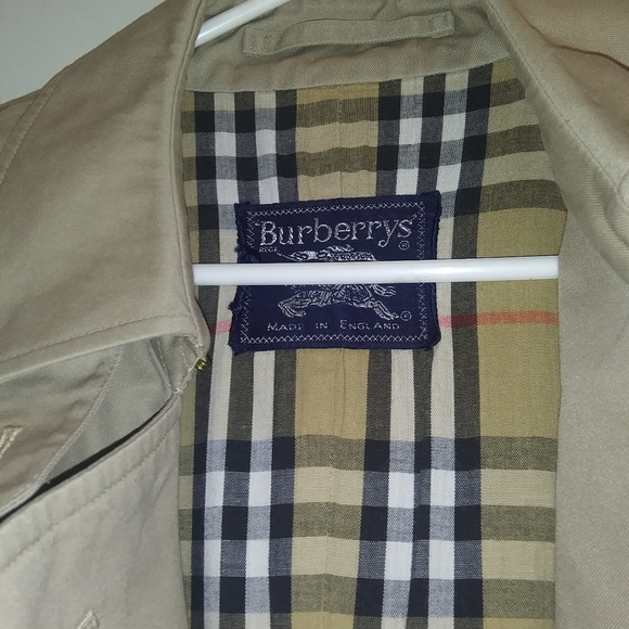 Vintage Burberry Women's small trench coat - Picture 2 of 4